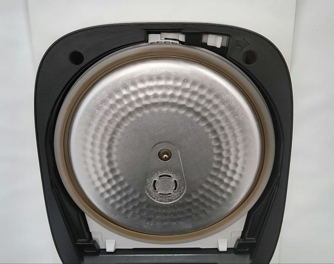 26 22年製パナソニック　Panasonic SR-FE101 IH炊飯器