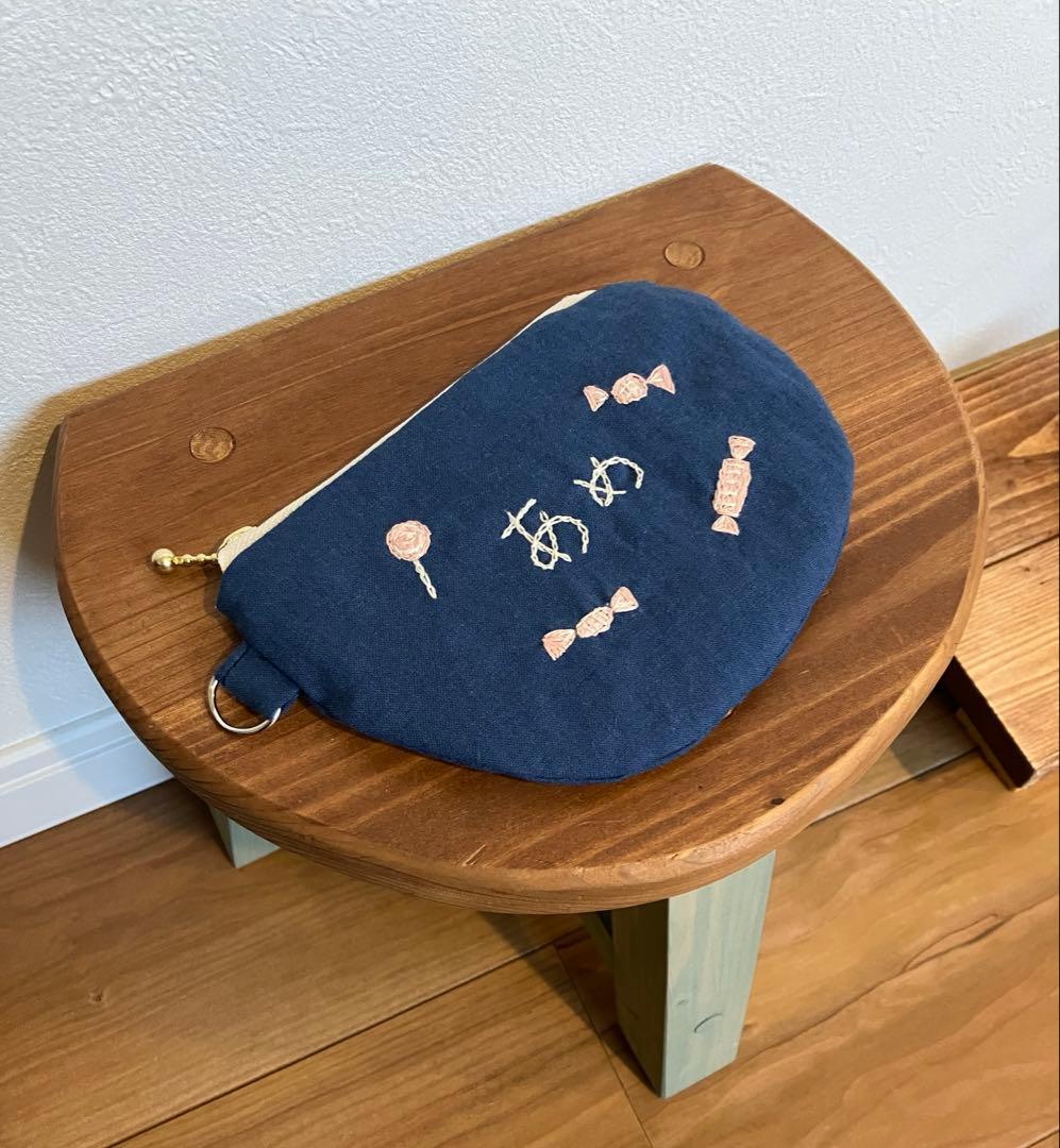 【メろンぱンな】刺繍　ポーチ　キャンディポーチ　ハンドメイド　ファスナー