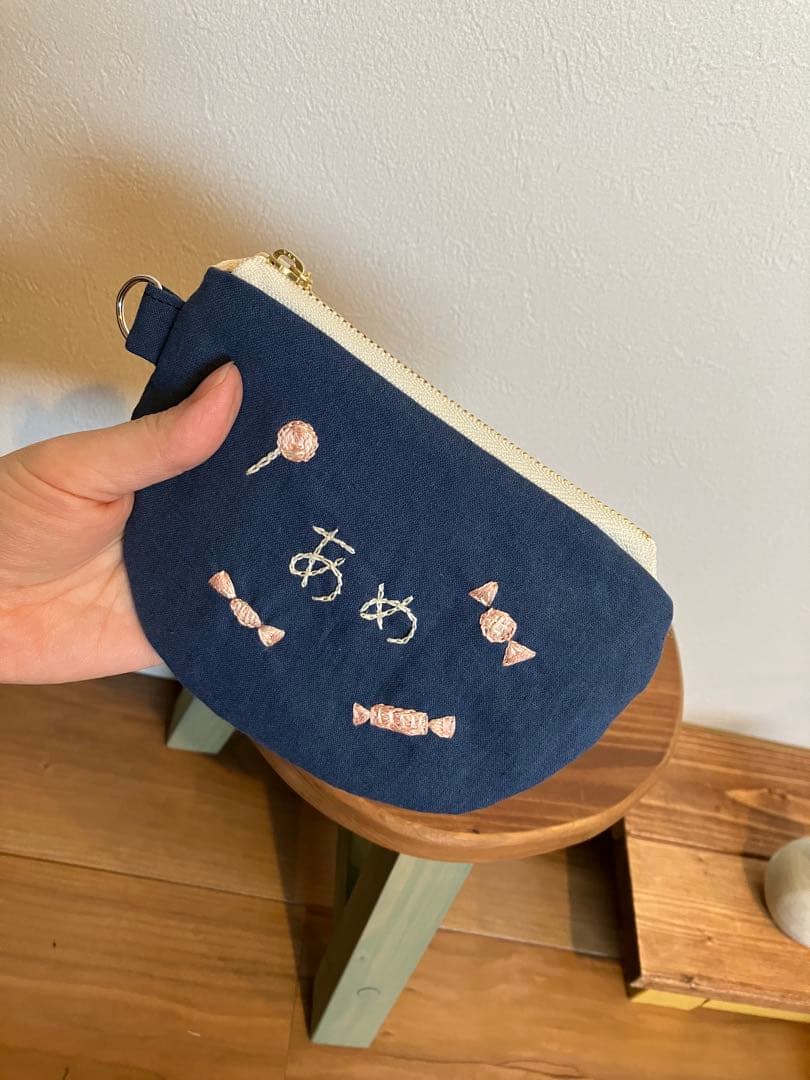 【メろンぱンな】刺繍　ポーチ　キャンディポーチ　ハンドメイド　ファスナー