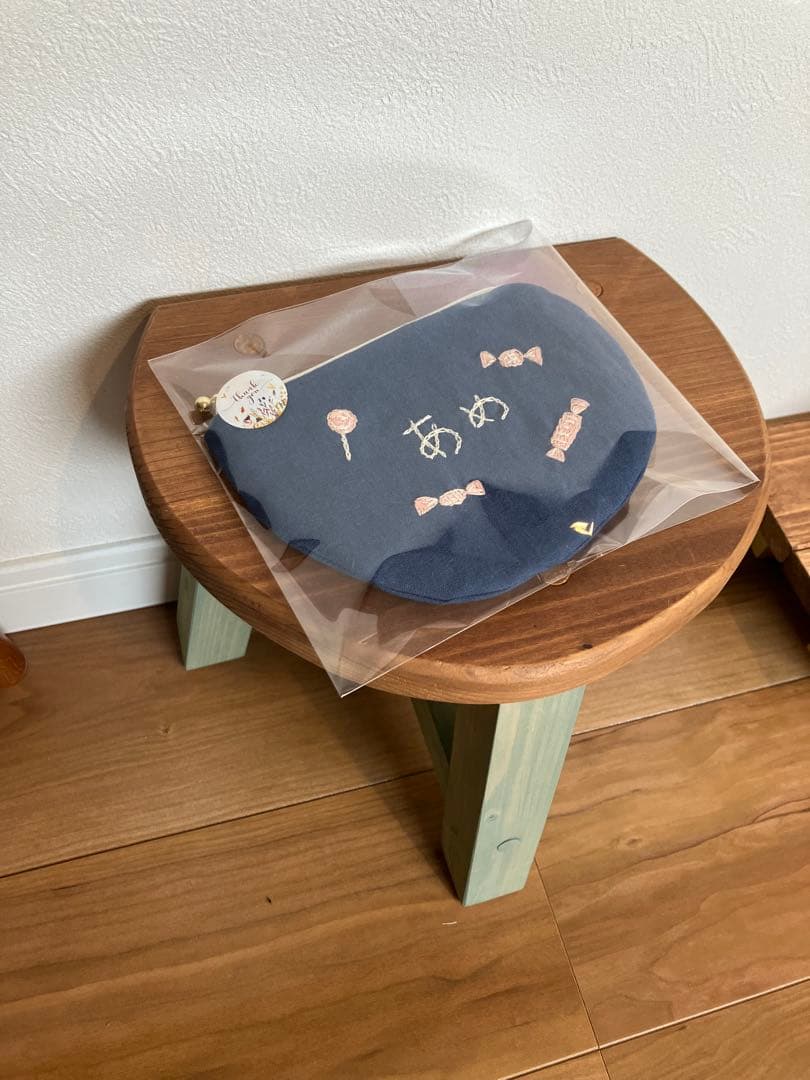 【メろンぱンな】刺繍　ポーチ　キャンディポーチ　ハンドメイド　ファスナー