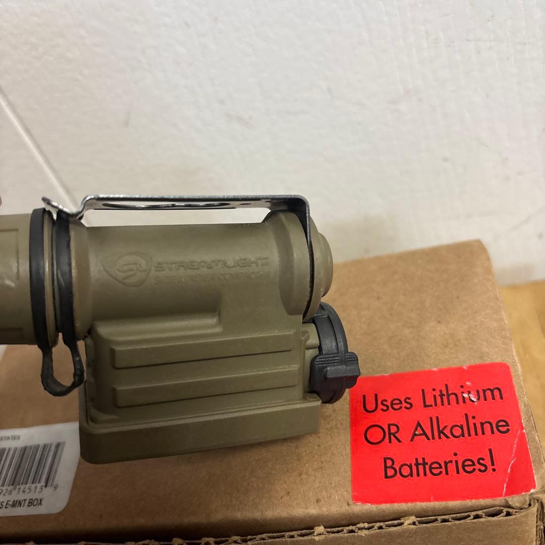 米軍　実物STREAMLIGHT SIDEWINDER COMPACT II ①