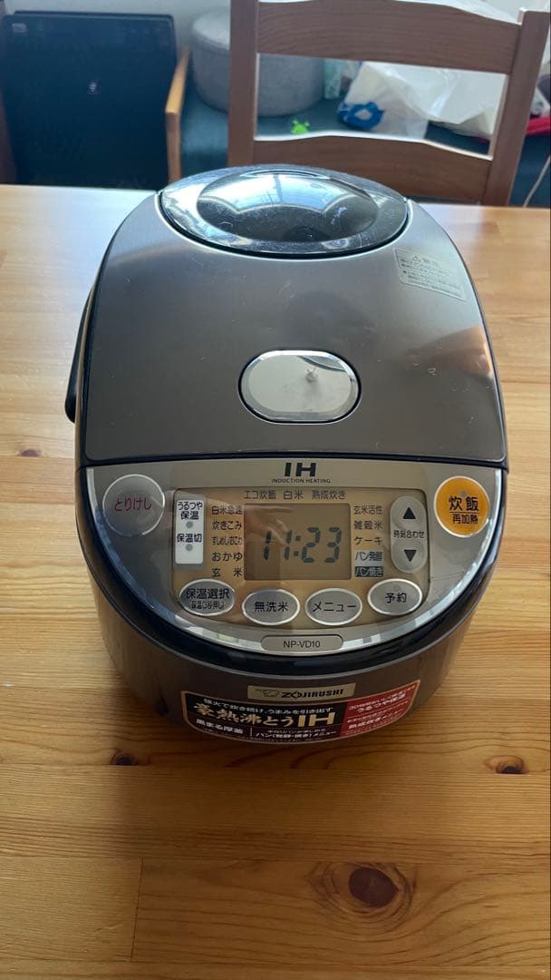 美品　ZOUJIRUSHI 炊飯器 NP-VD10 極め炊き 5.5合 象印