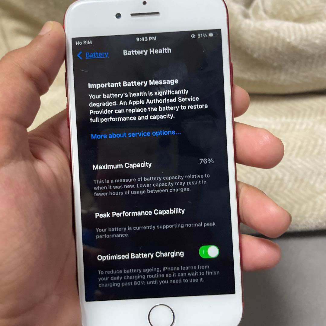 Apple iPhone 7 (レッド) ケース付き