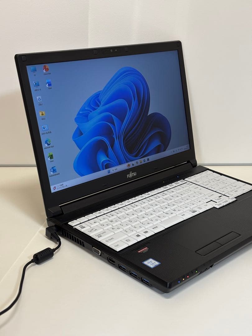 富士通 LIFEBOOK 15.6インチノートPC【Office2021】
