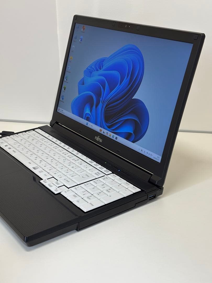 富士通 LIFEBOOK 15.6インチノートPC【Office2021】