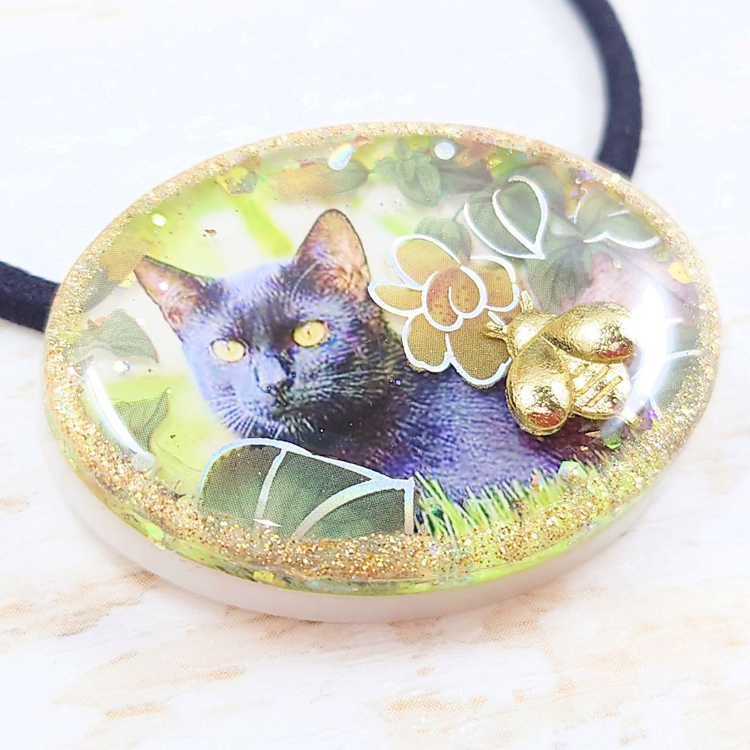 黒猫ちゃんと蜂のヘアゴム ハンドメイド レジン ネックレス ブローチ マグネット