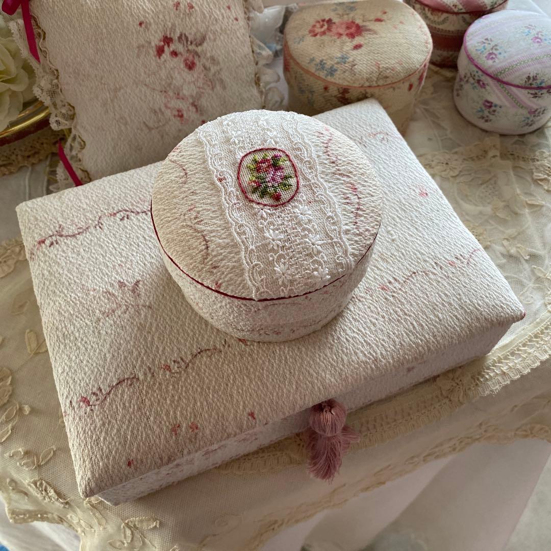 専用です。フランスローズガーランド柄の カルトナージュ（2点）