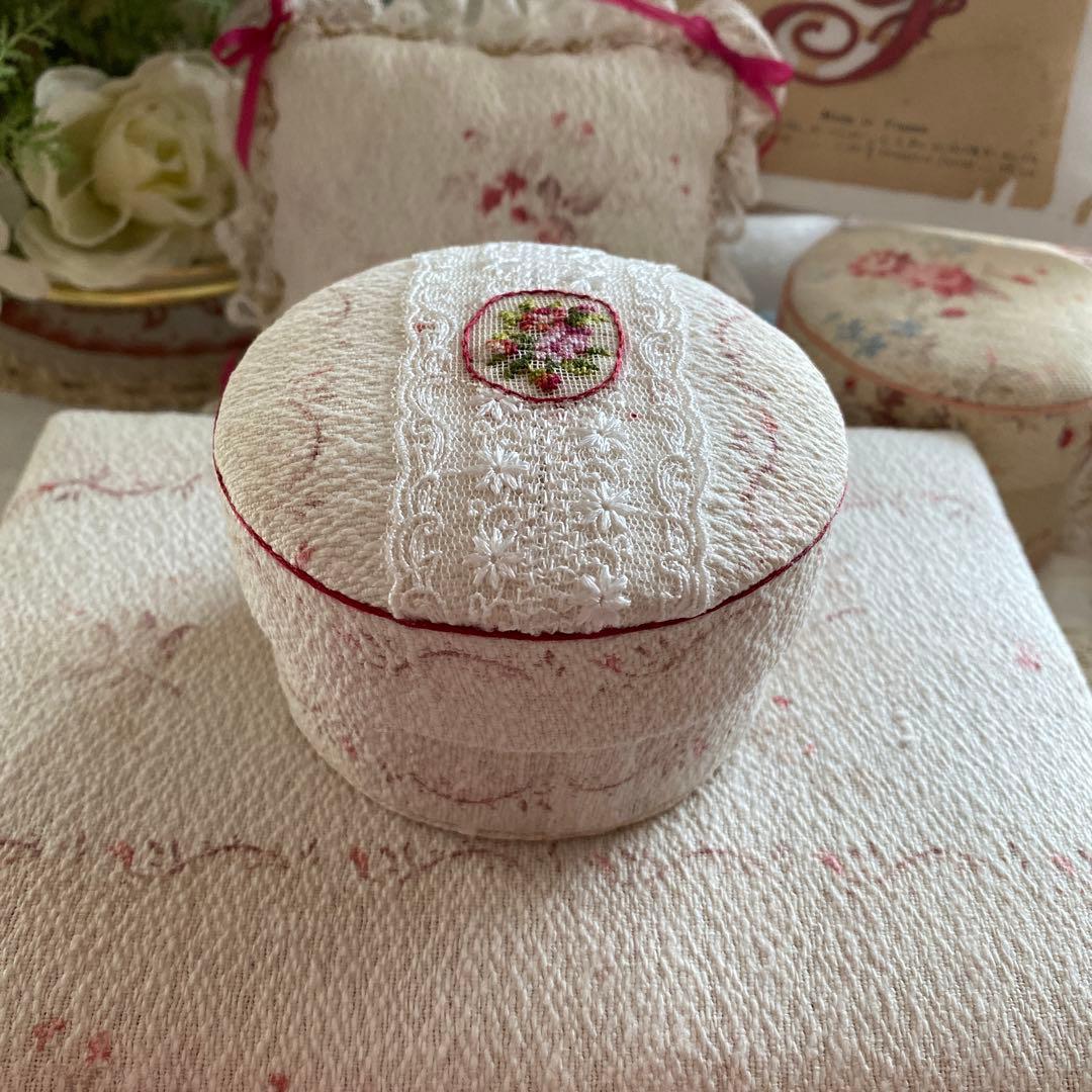 専用です。フランスローズガーランド柄の カルトナージュ（2点）