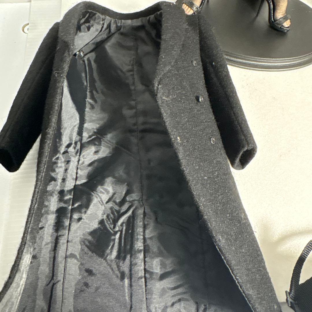 1/6 可動フィギュア　パソコン持ち男性と白ドレスの女性ホットトイズ台座