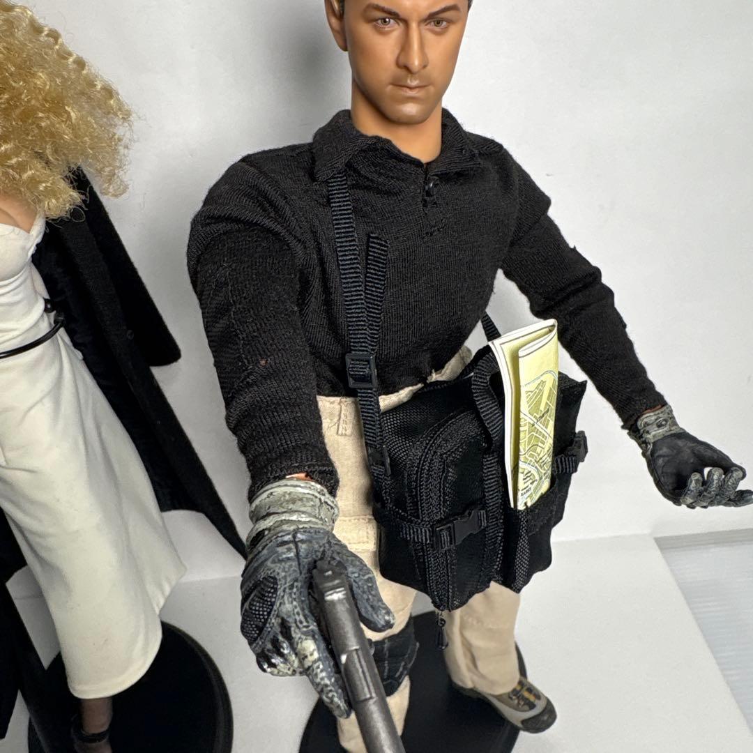 1/6 可動フィギュア　パソコン持ち男性と白ドレスの女性ホットトイズ台座