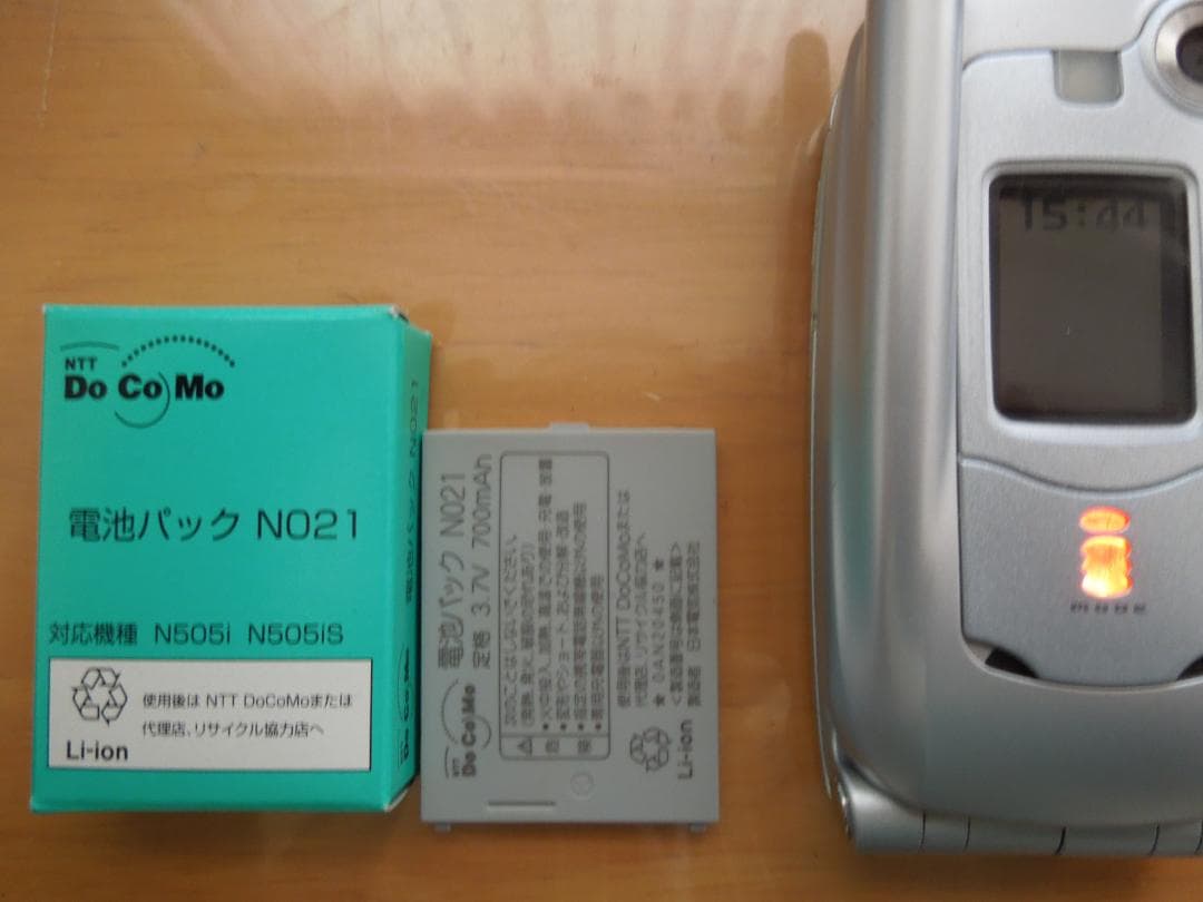 携帯電話　NTT DoCoMo N505i 本体＆バッテリー＆ACアダプター