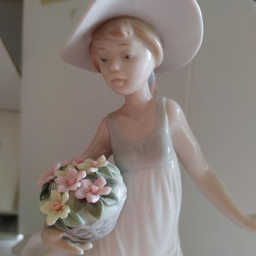 リヤドロ 花籠を持つ少女　陶器 置物 アンティーク