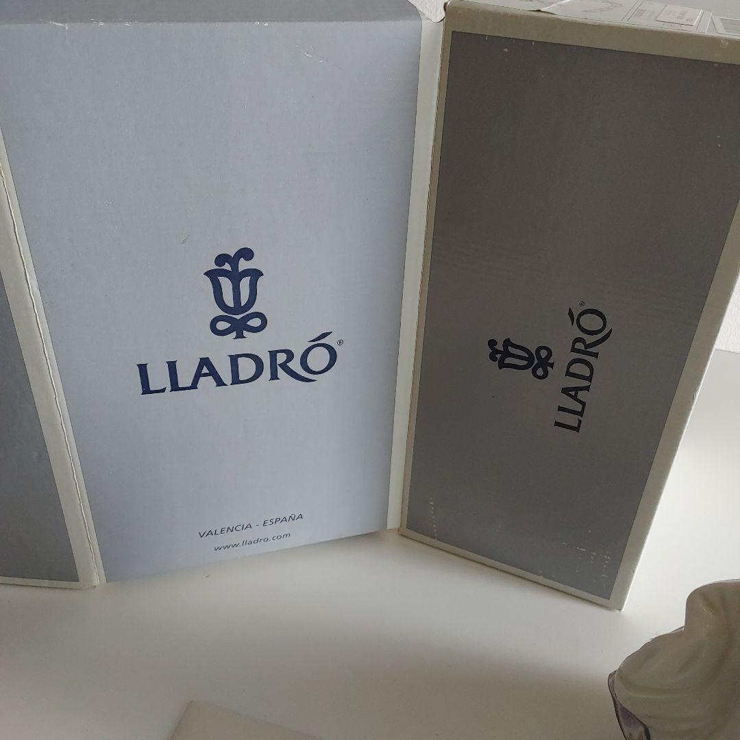 リヤドロ 花籠を持つ少女　陶器 置物 アンティーク