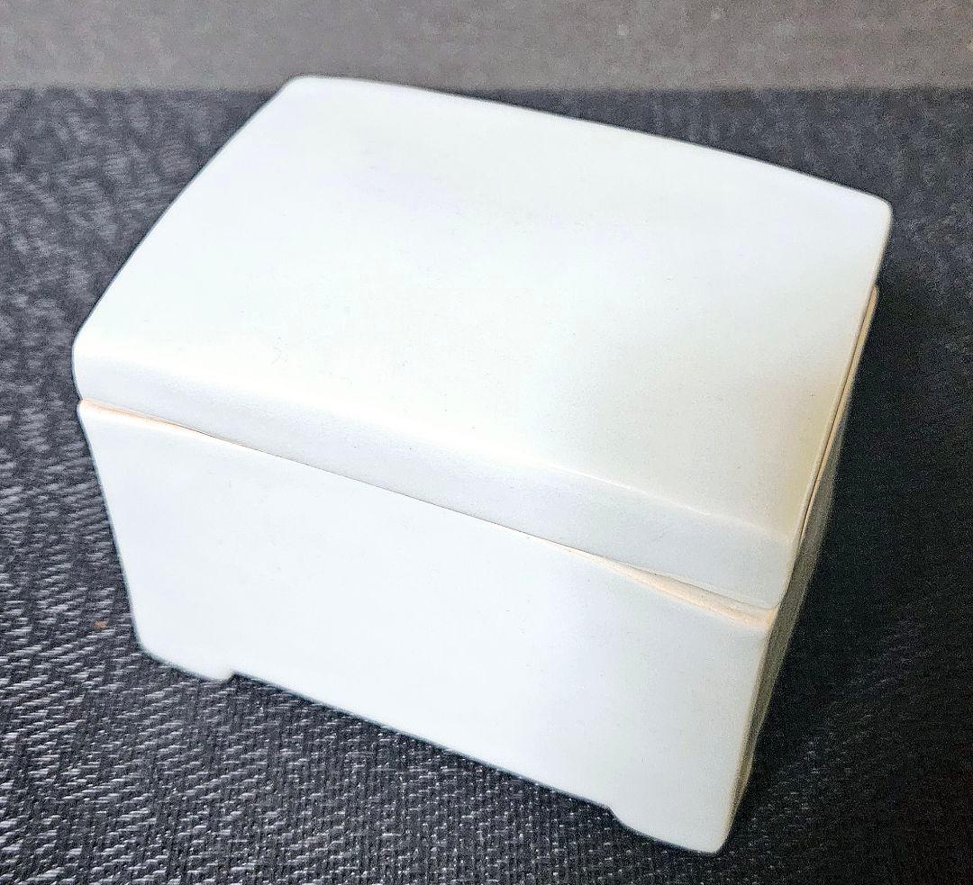 名工】瀧田項一作　白磁　小箱　香炉　香合　小物入れ　【師　富本憲吉　濱田庄司