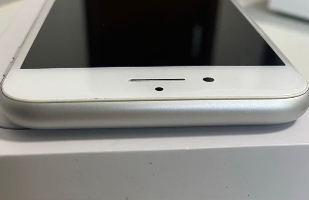 iPhone8 本体　箱あり