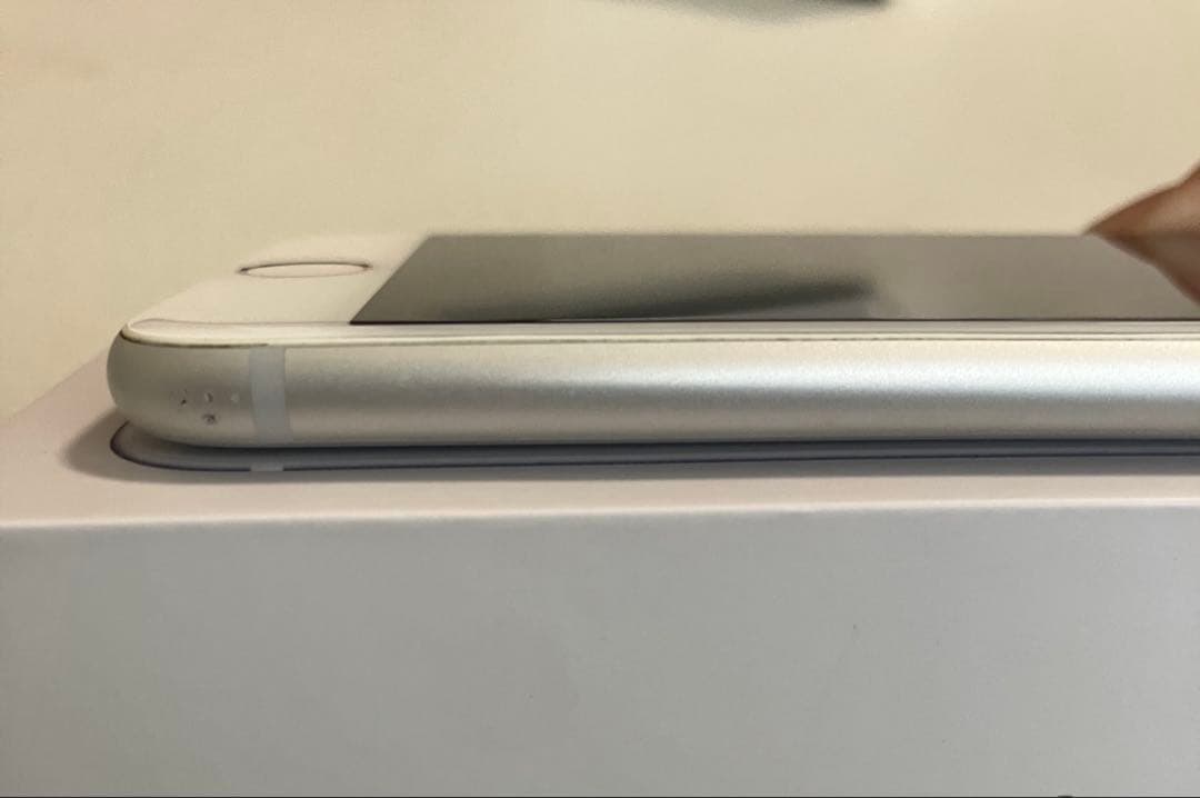iPhone8 本体　箱あり