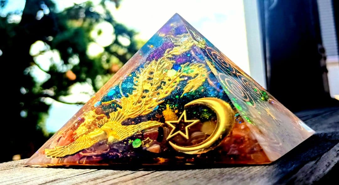 龍神様と鳳凰✧ピラミッド型のオルゴナイト