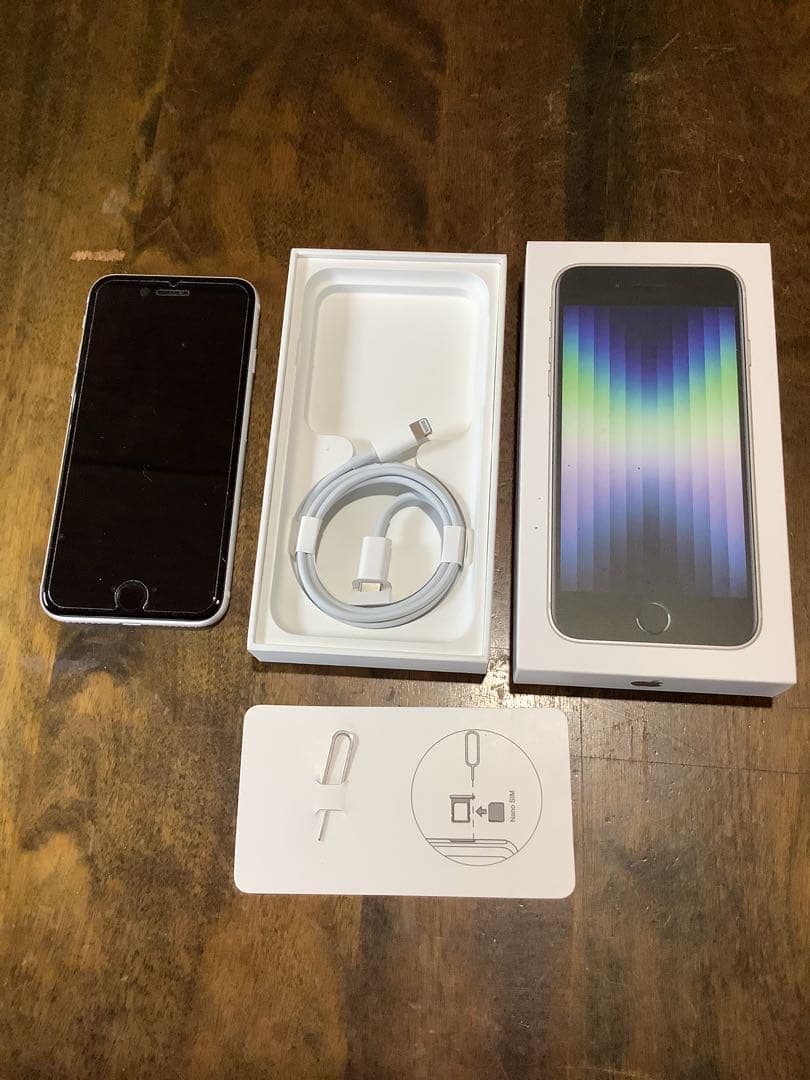 Apple iPhone SE (第3世代) ホワイト 本体　64gb