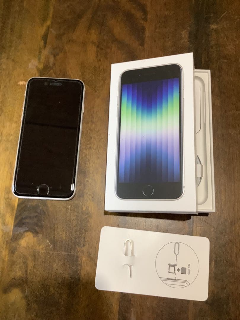 Apple iPhone SE (第3世代) ホワイト 本体　64gb