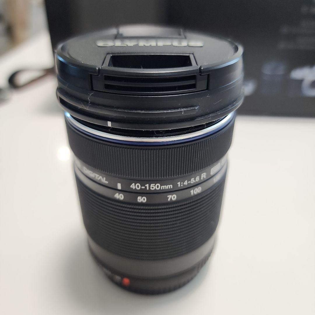 OLYMPUS OM-D E-M10 Mark III ズームレンズ付
