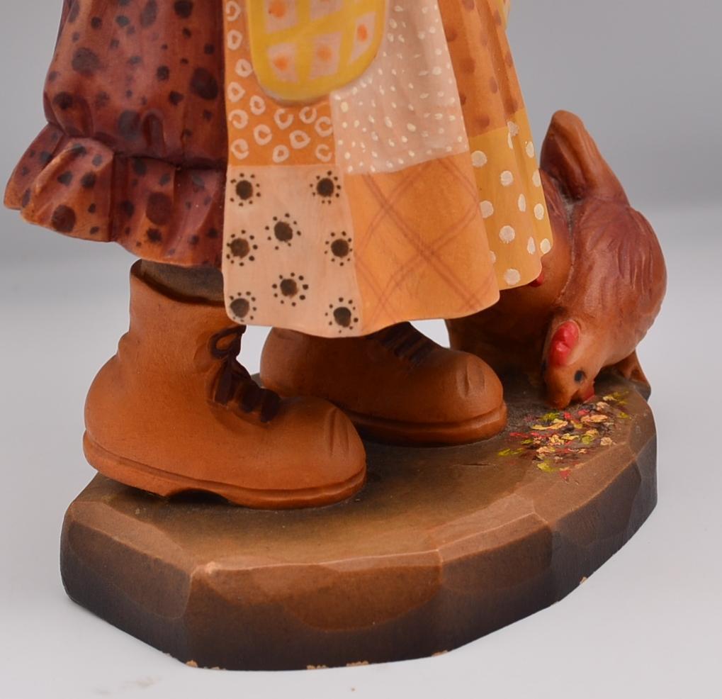 鶏のエサやり　アンリ　ANRI　サラケイ　木彫り人形　イタリア　２４ｃｍ　限定品