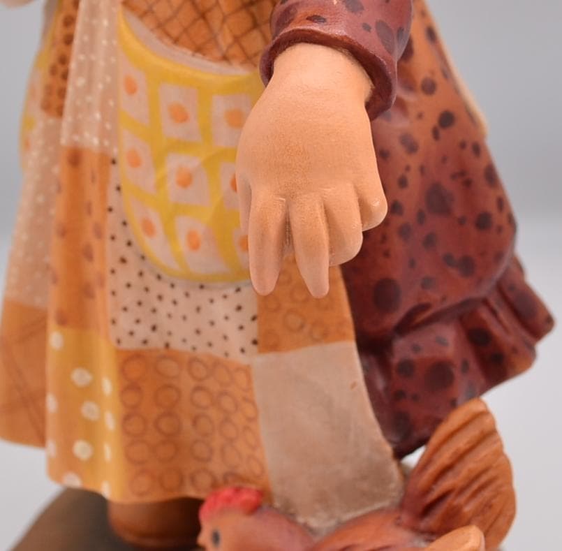 鶏のエサやり　アンリ　ANRI　サラケイ　木彫り人形　イタリア　２４ｃｍ　限定品