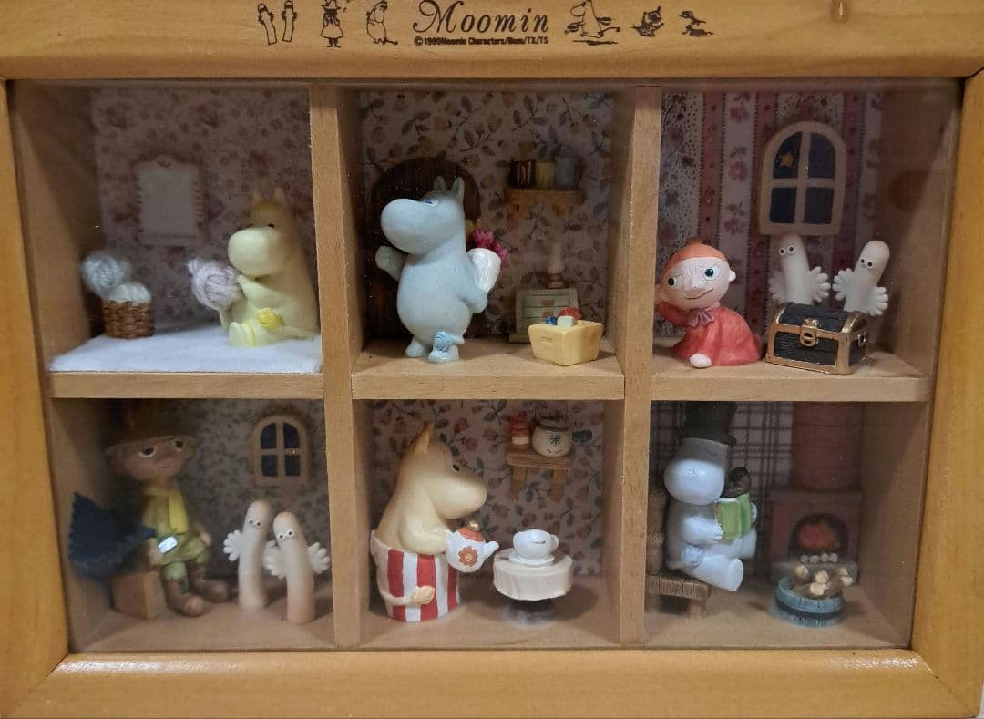 ムーミンハウス　ムーミン一家と仲間たち 壁掛け　ドールハウス　レトロ　木製
