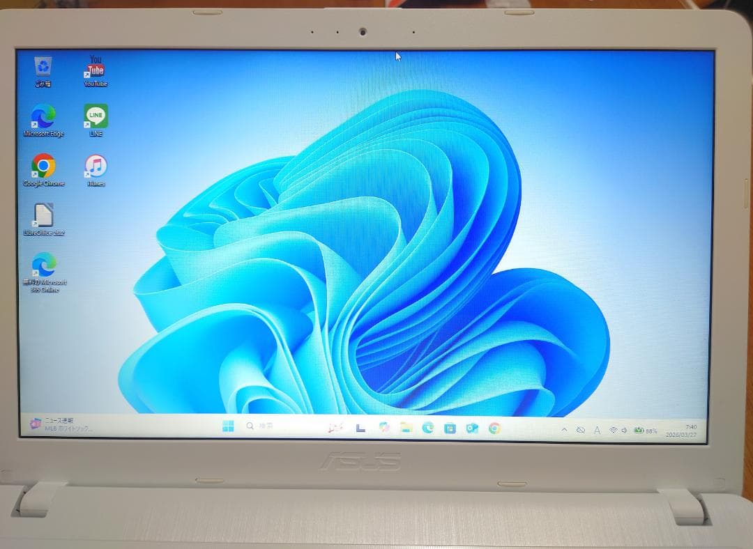 【美品】ASUS VivoBook X540L ホワイト