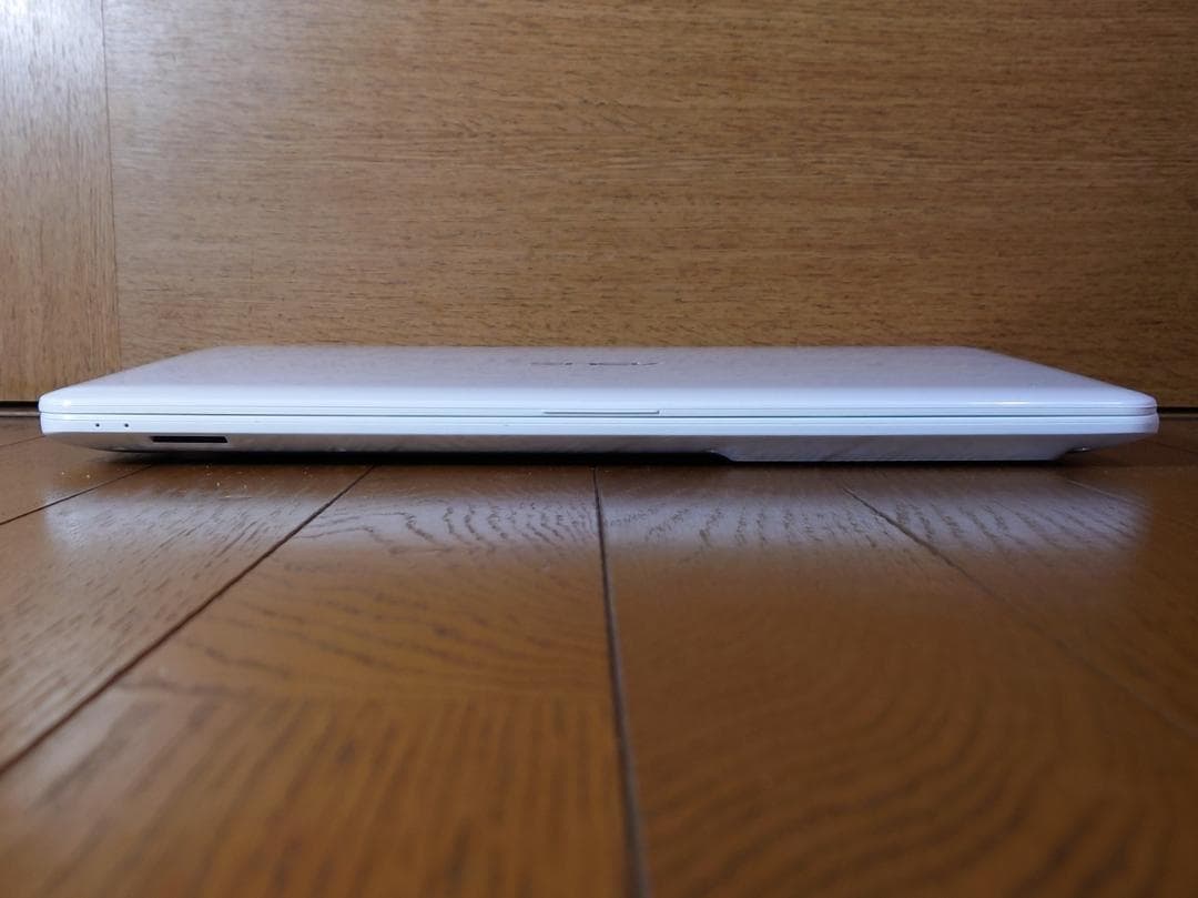 【美品】ASUS VivoBook X540L ホワイト