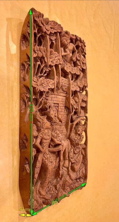 インドネシアの木彫りのレリーフ