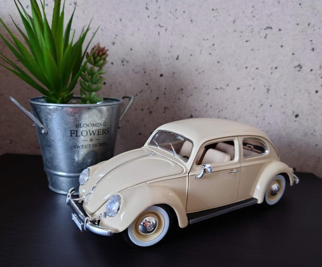 1/18フォルクスワーゲンビートル ベージュ VW BEETLE 1955