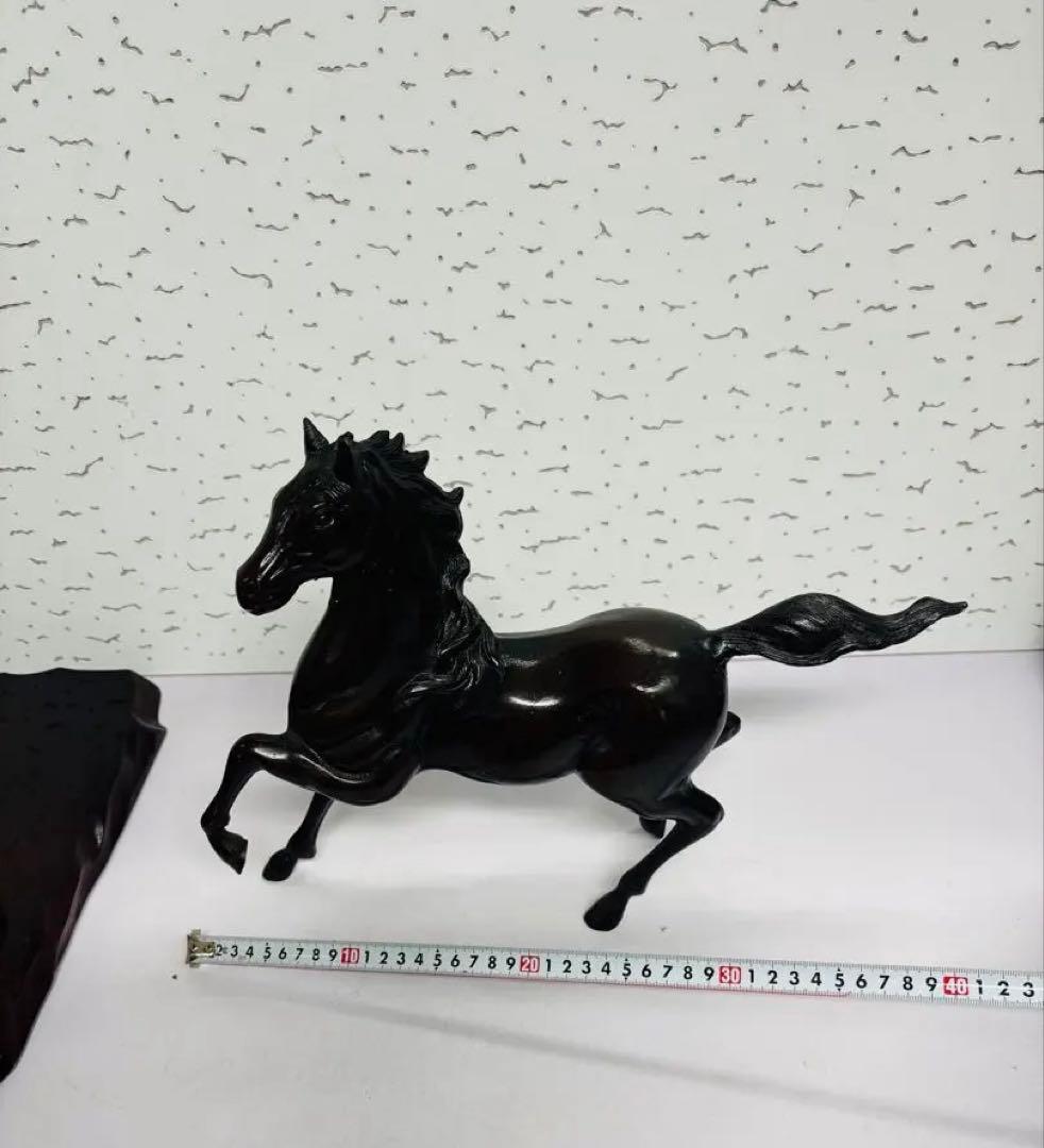 金属製・馬・置物　木製台座付き