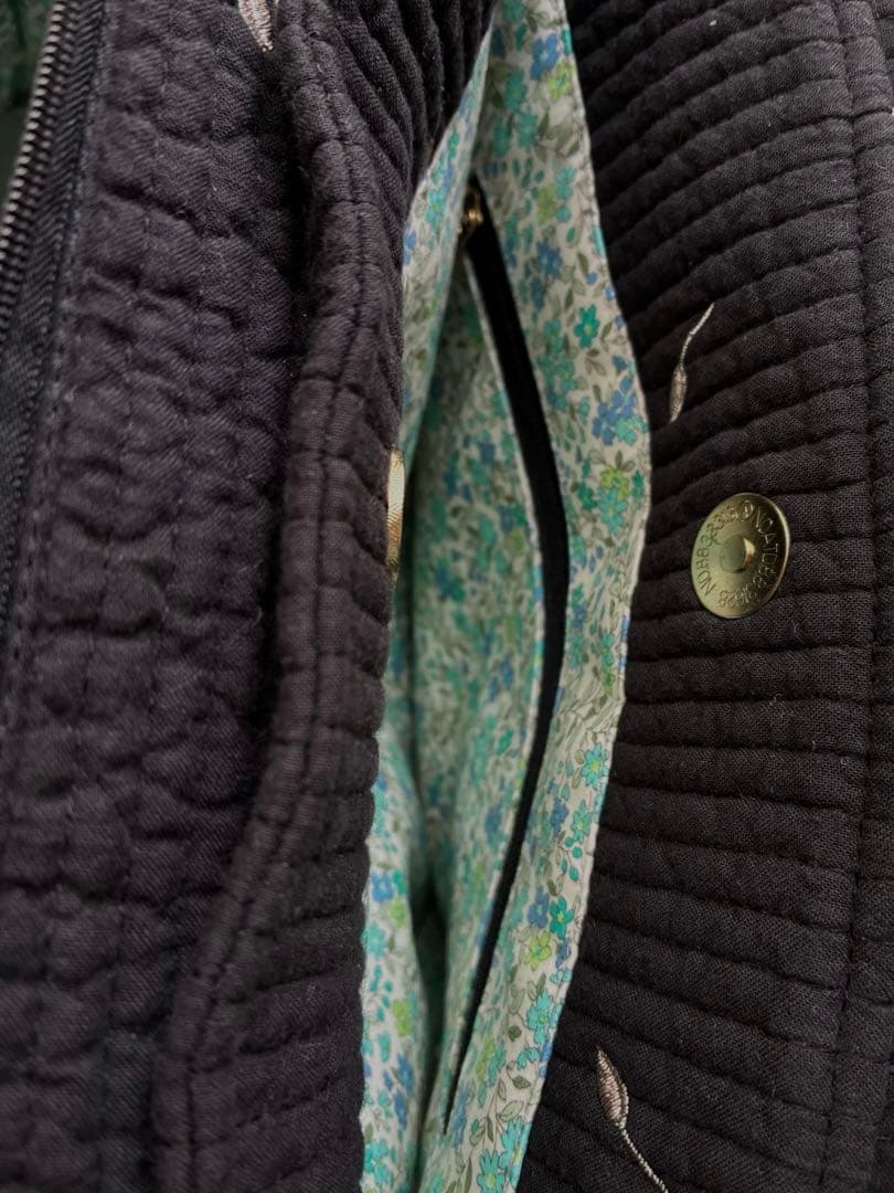 ブラック×チューリップ3ルームズバッグ　ヌビバッグ　ショルダー付　真ん中高さ有り