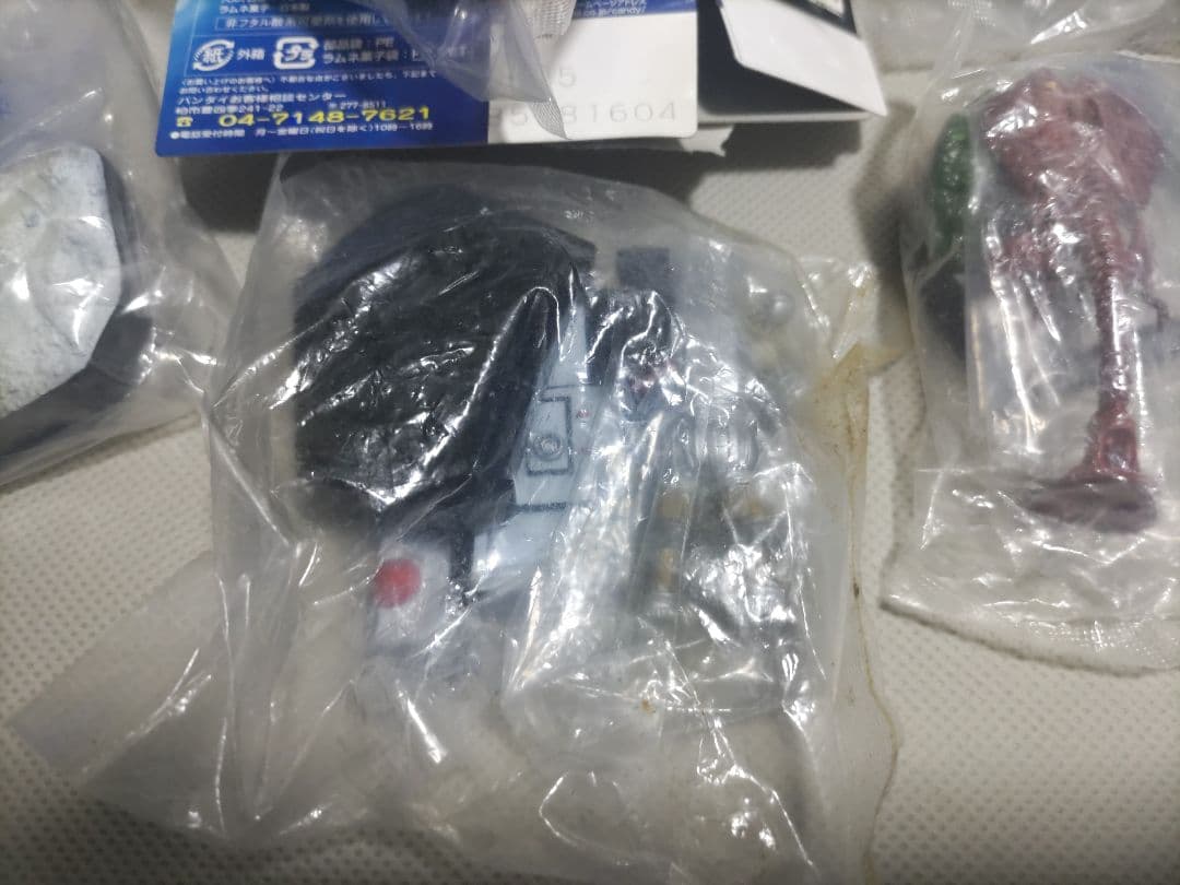 ウルトラ怪獣名鑑　シークレット入り　未開封　管理６