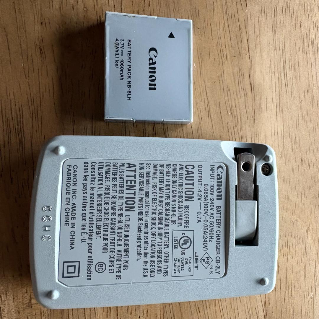 Canon PowerShot S120 本体と付属品