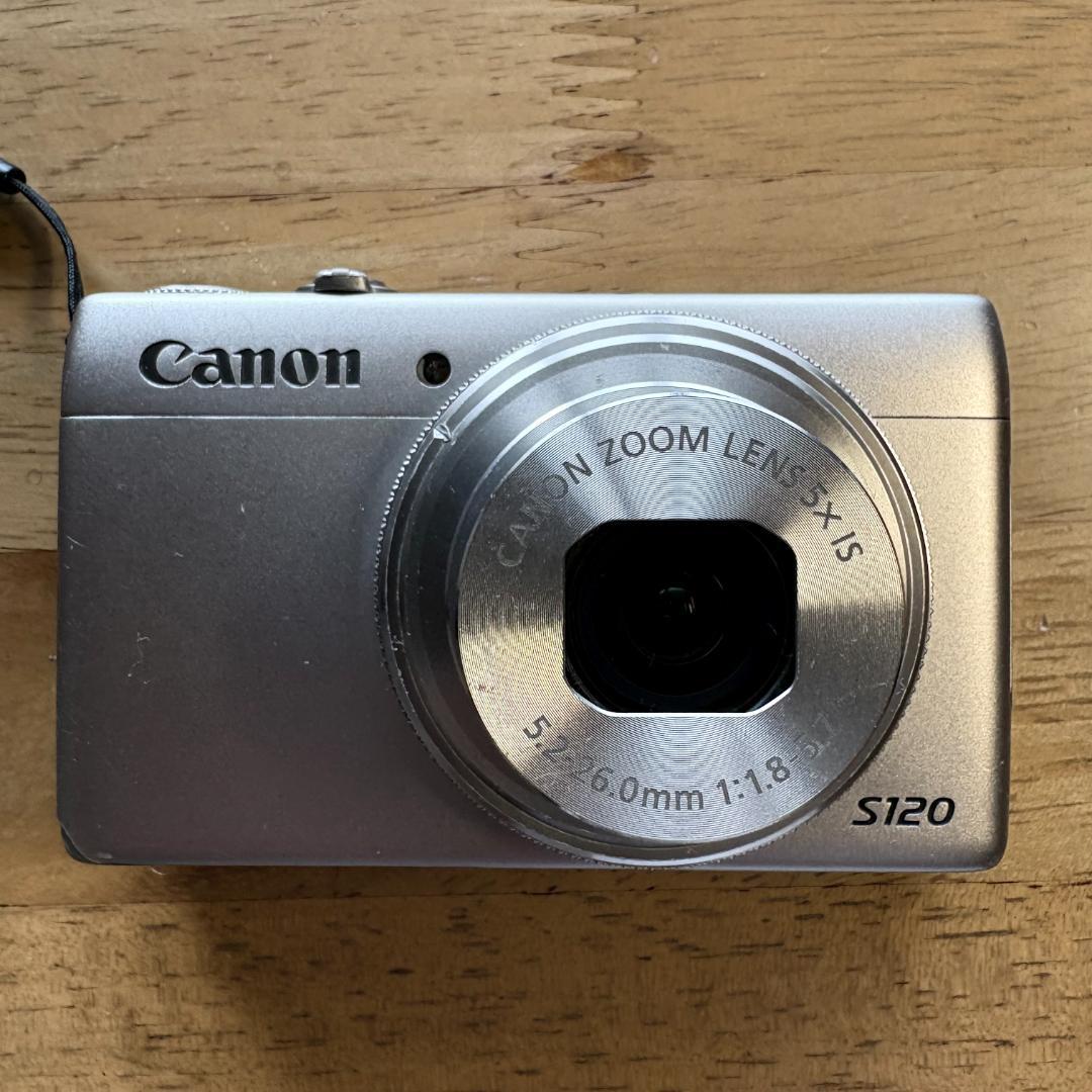 Canon PowerShot S120 本体と付属品