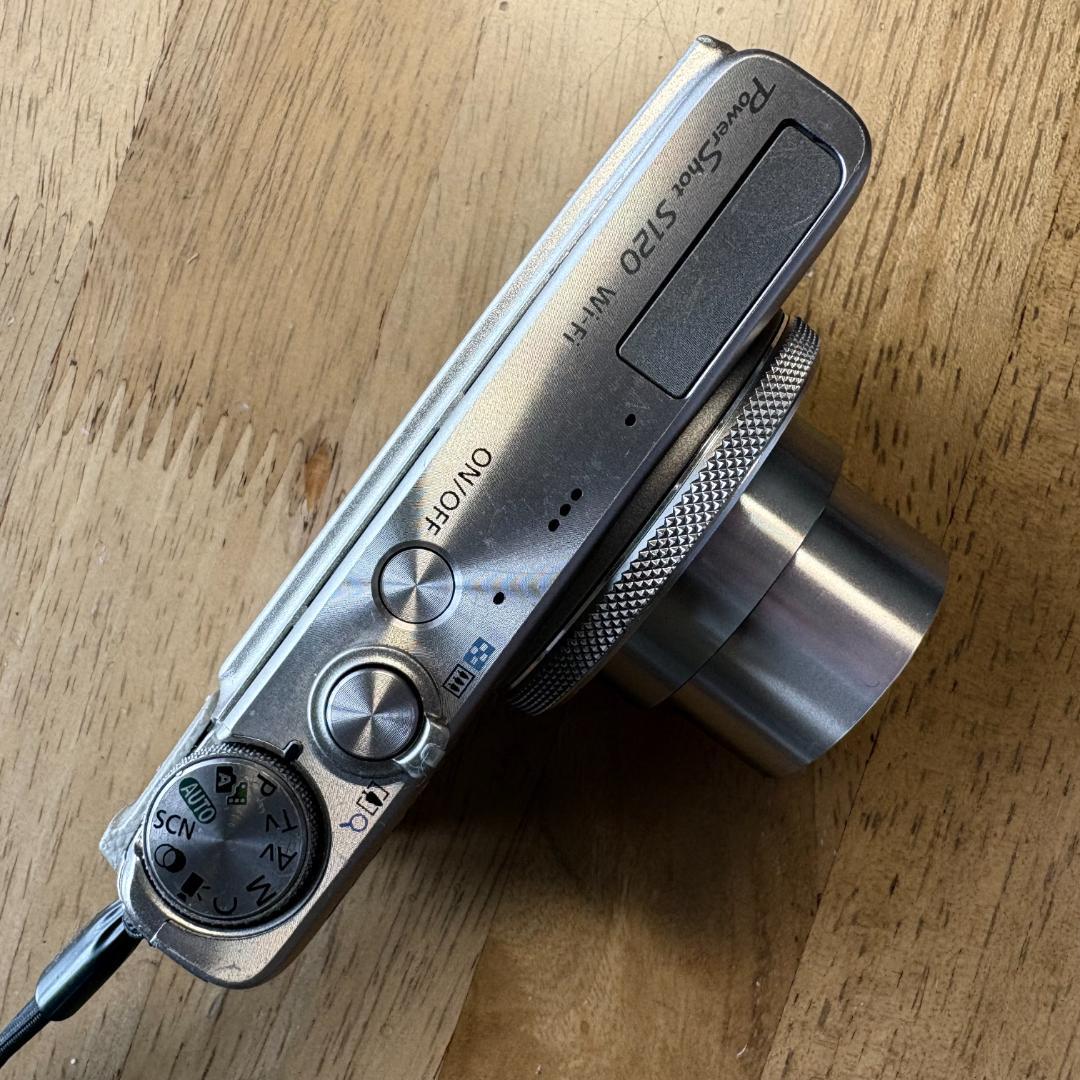 Canon PowerShot S120 本体と付属品