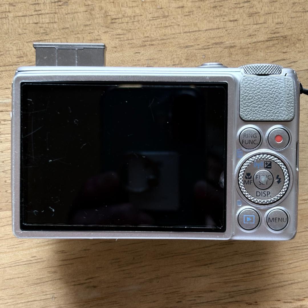 Canon PowerShot S120 本体と付属品