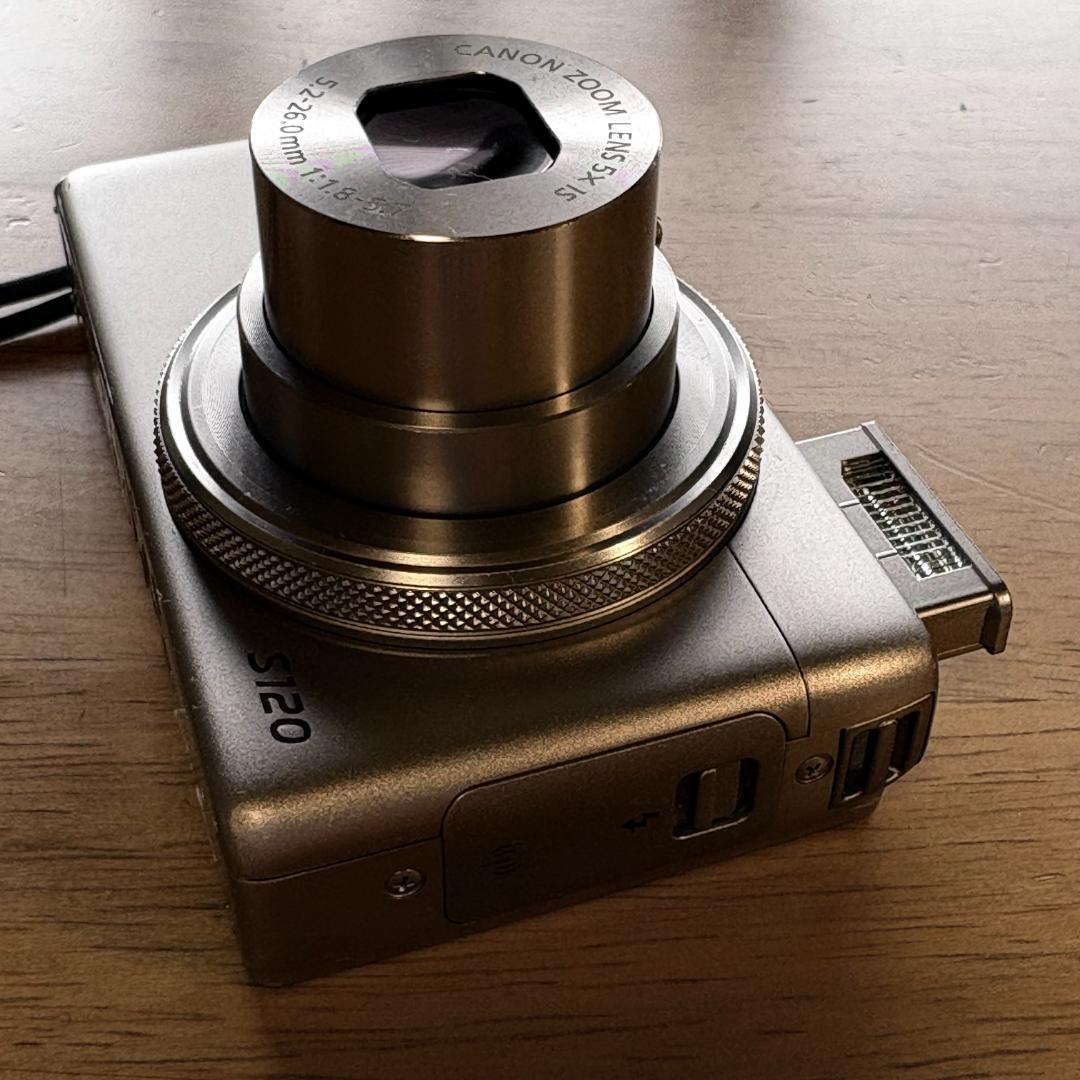 Canon PowerShot S120 本体と付属品