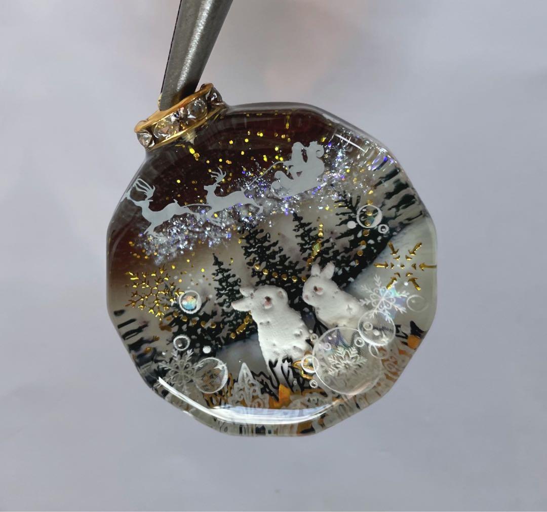 展示用/クリスマスの夜のうさぎ　雪　トナカイ　蓄光　オルゴナイトネックレス