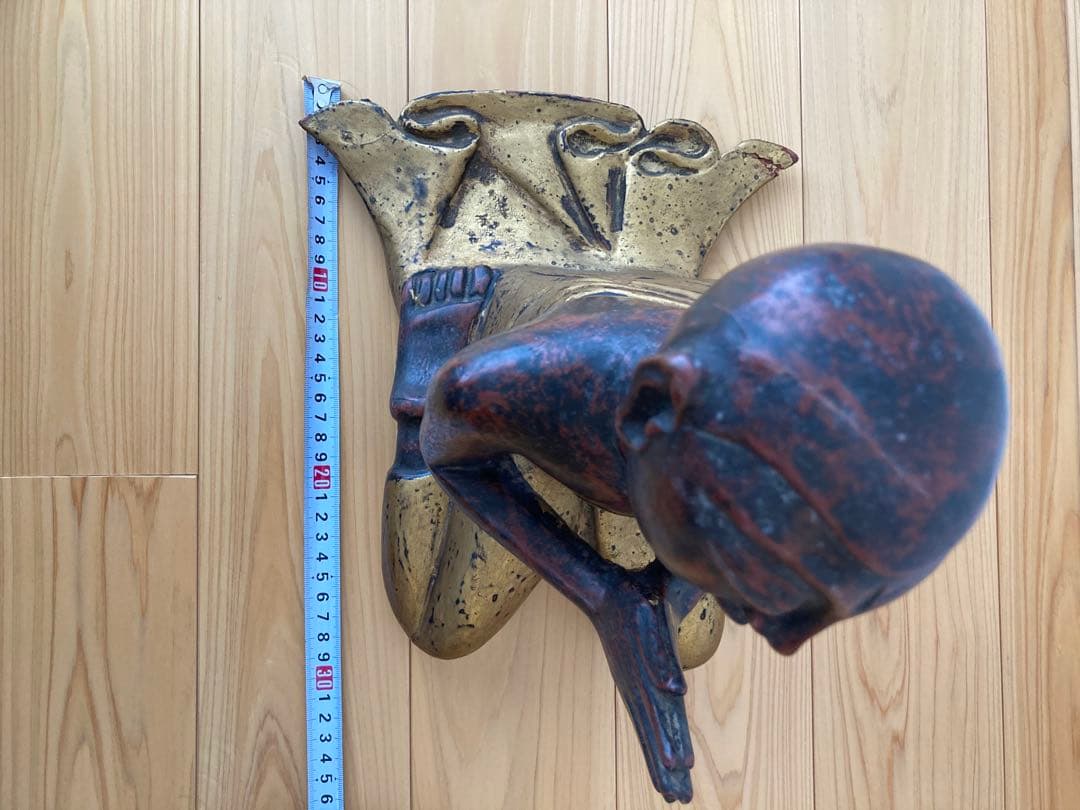 【希少】ミャンマー仏像 仏弟子木彫り祈り像 金彩 古木造形 高さ30cm 一点物