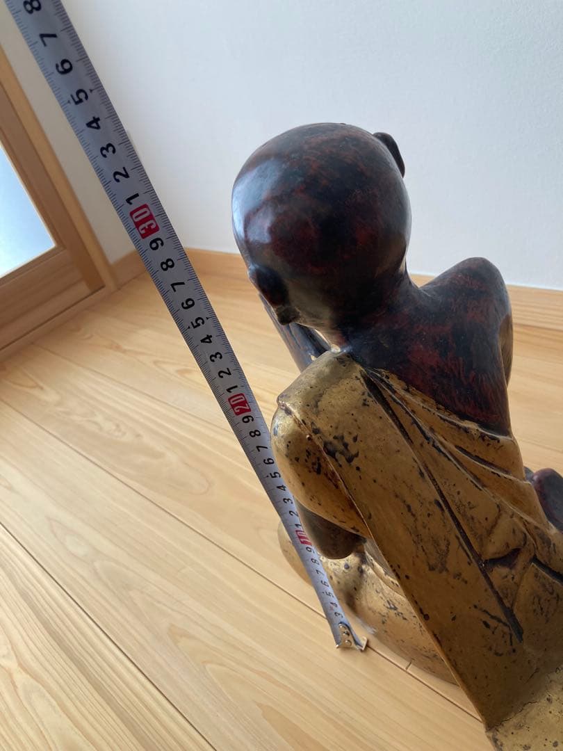 【希少】ミャンマー仏像 仏弟子木彫り祈り像 金彩 古木造形 高さ30cm 一点物