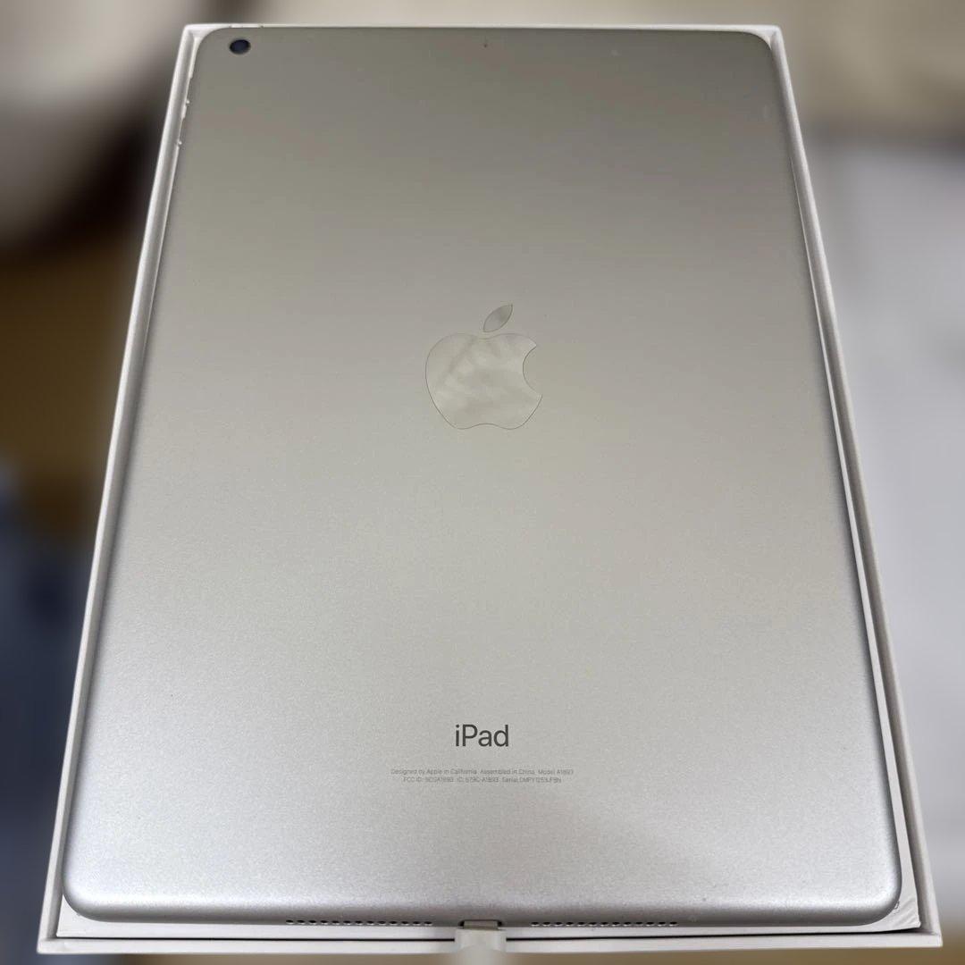 m*0様 【ジャンク品】iPad (第6世代) 128GB Wi-Fi