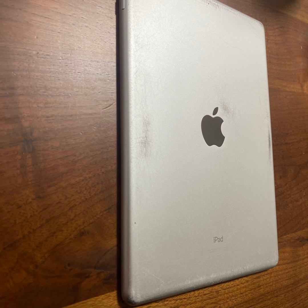 柳*郎様 Apple iPad 128GB 本体　第8世代