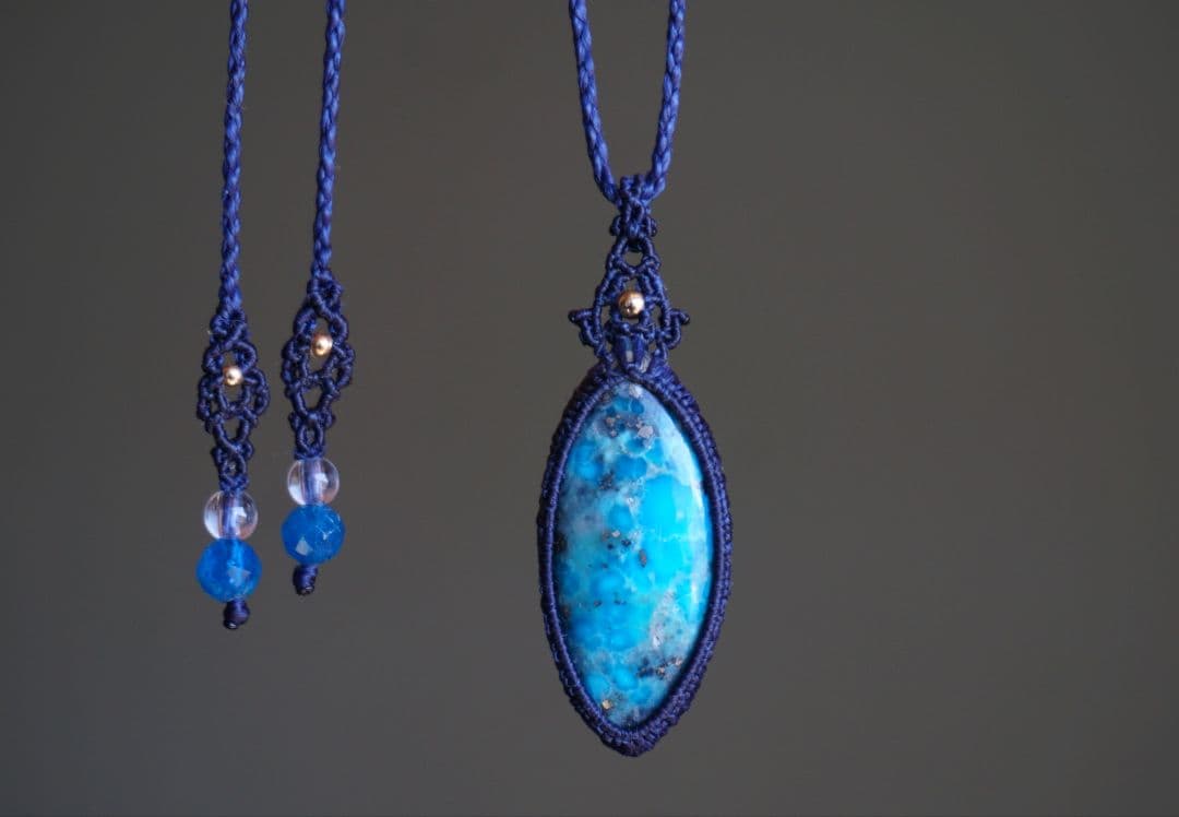 《遥か》ペルシアン　イラン産　ターコイズ　マクラメ　ネックレス