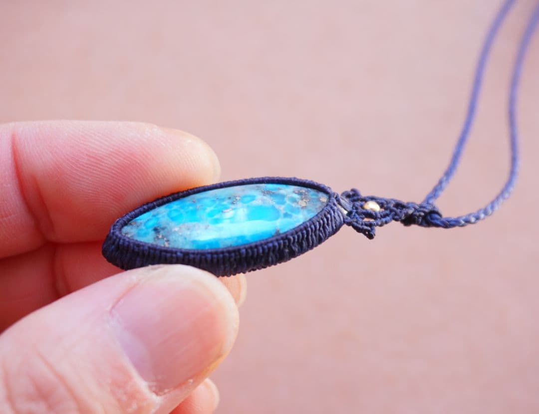 《遥か》ペルシアン　イラン産　ターコイズ　マクラメ　ネックレス