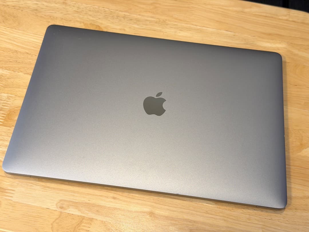 MacBook本体 Apple MacBook Pro 15inch Mid 2018 256GB