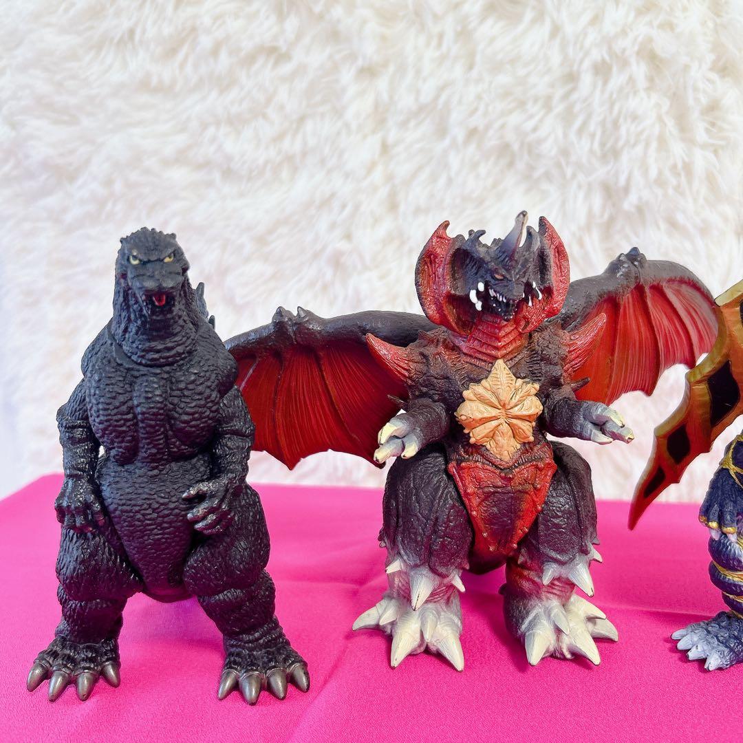 ウルトラマンソフビ　怪獣　指人形　他　107個　まとめ売り