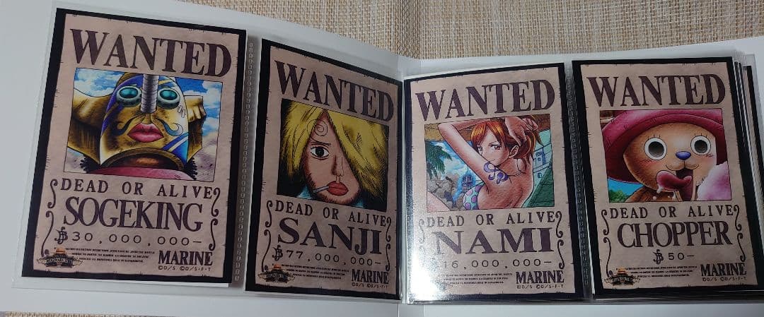 【非売品】ワンピース 麦わらストア 特典 手配書 新旧色々 32枚 ファイル付き
