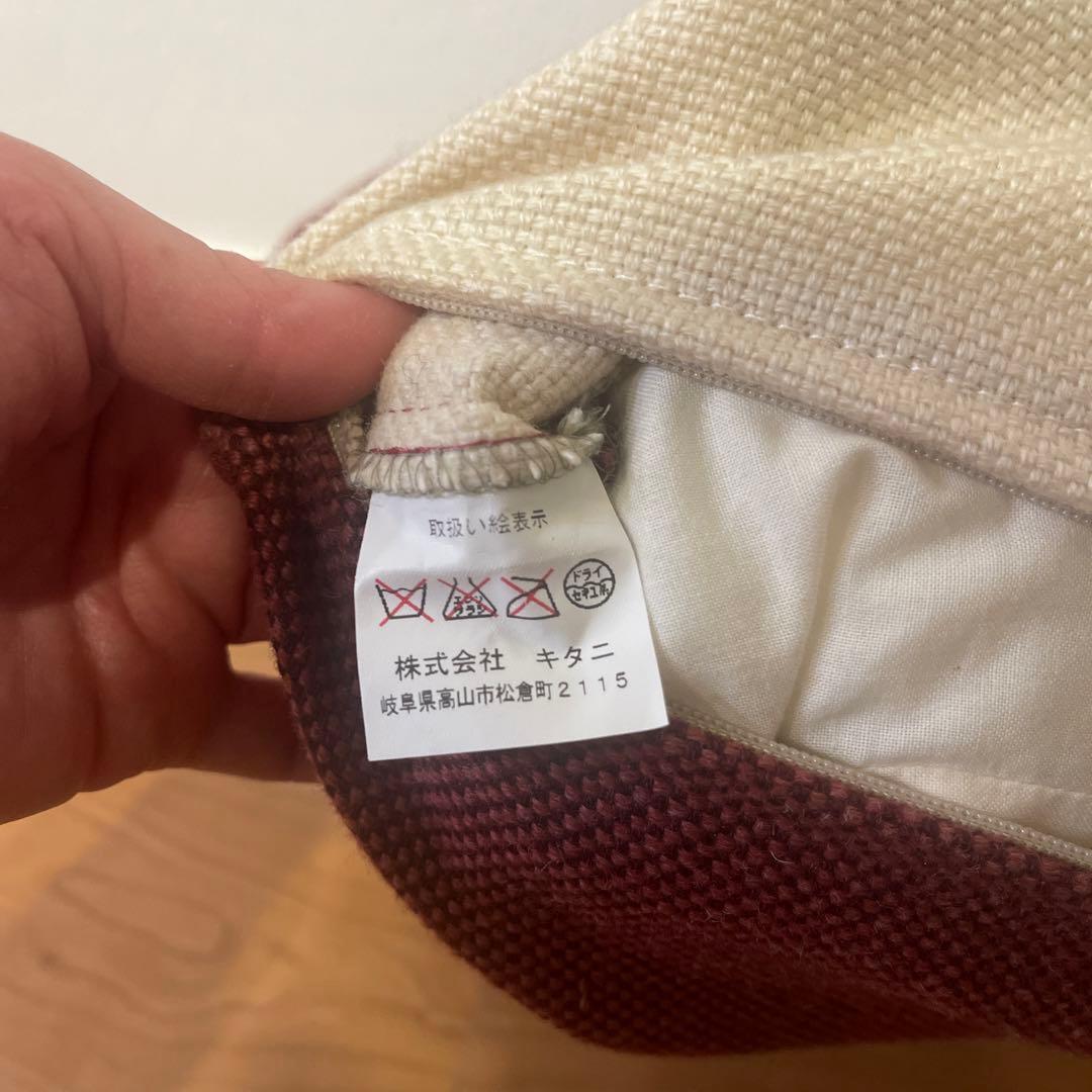 キタニ 赤系ストライプクッション